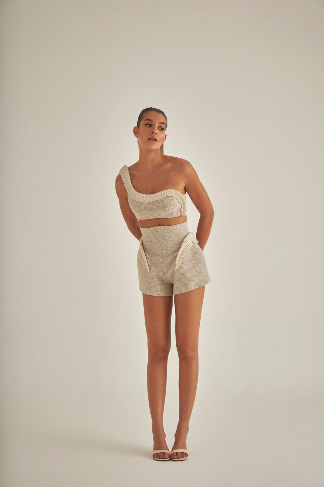 Cropped Curva Assimétrico - Hand Lace