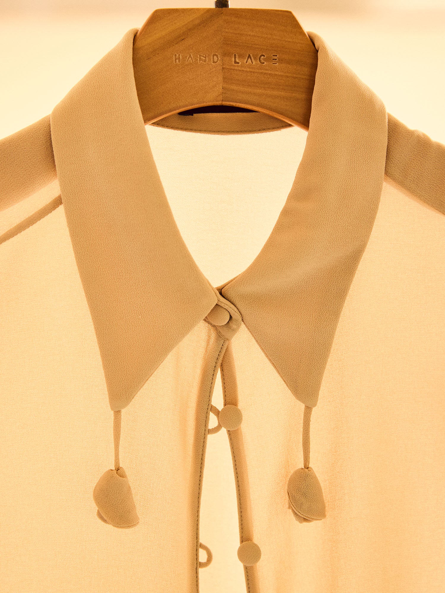 CAMISA RIACHO - BEGE - HAND LACE