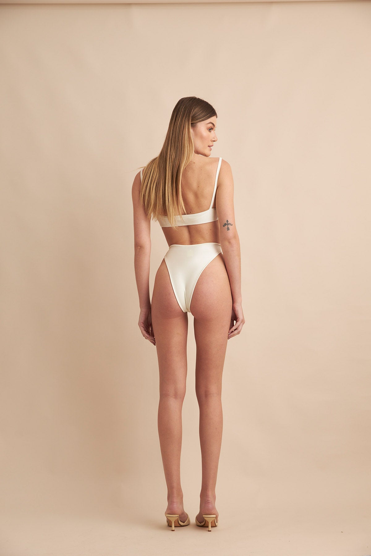 Calcinha Asa Delta Falésias - Off White - Hand Lace